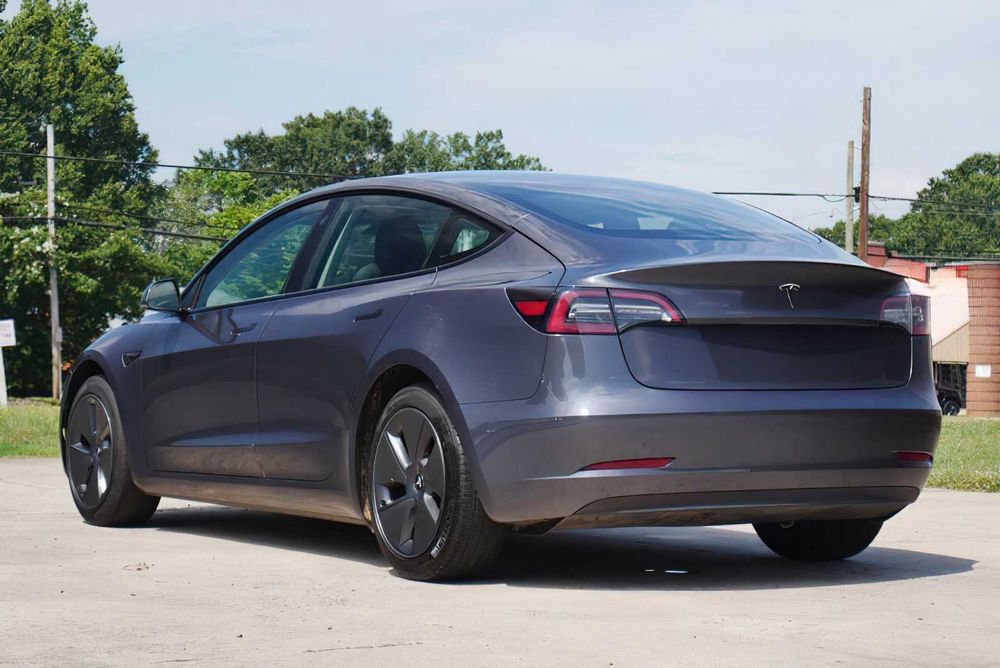 Tesla Model 3      2023