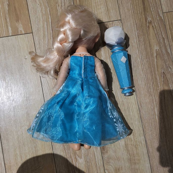 Lalka Elsa z mikrofonem