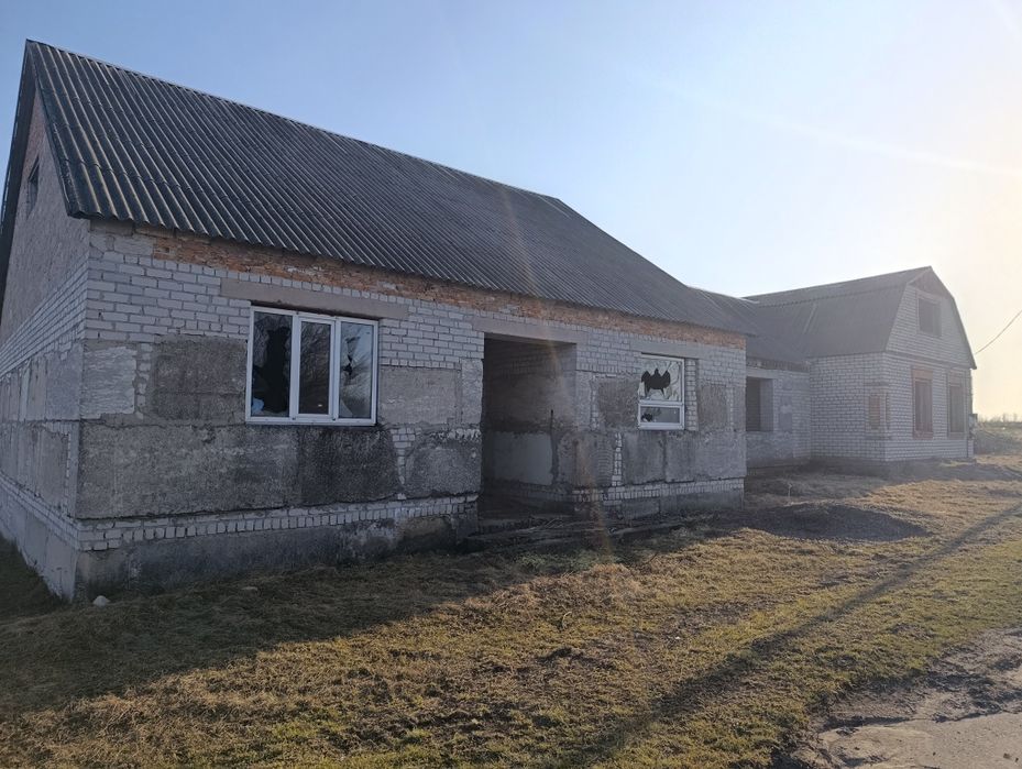 У селі Лозуватка, продається ділянка 24 сот. землі  з недоб. будинком