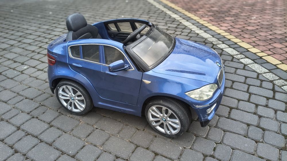 Samochodzik dla dziecka sterowany BMW X6 akumulator