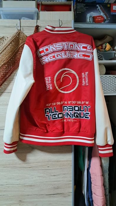 Kurtka bejsbolówka Zara.