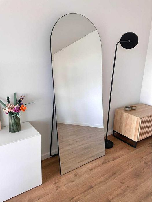 Espelho grande em arco de pé preto 80x200