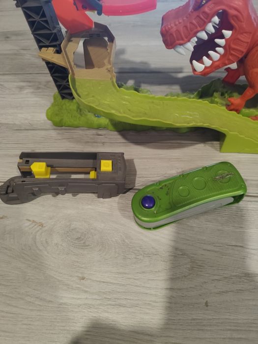 Pista Hot Wheels Ataque do T-Rex