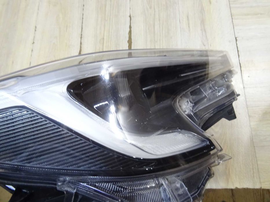 TOYOTA COROLLA E21 LIFT Lampa prawa przód przednia FULL LED 8111012N70 LLU