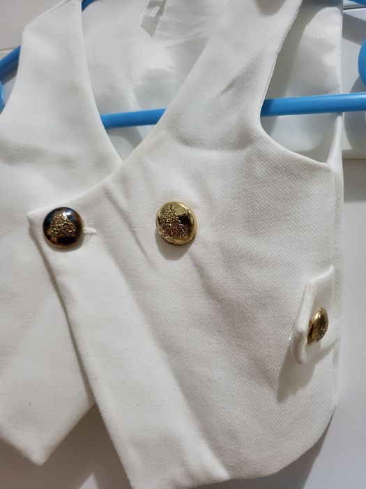 Biały ecru garnitur kamizelka marynarka spodnie body muślinowe 62