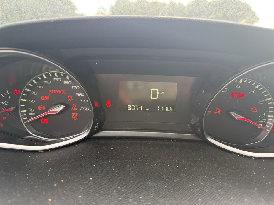 Peugeot 308 1.2 allure  180.000 km com teto panoramico