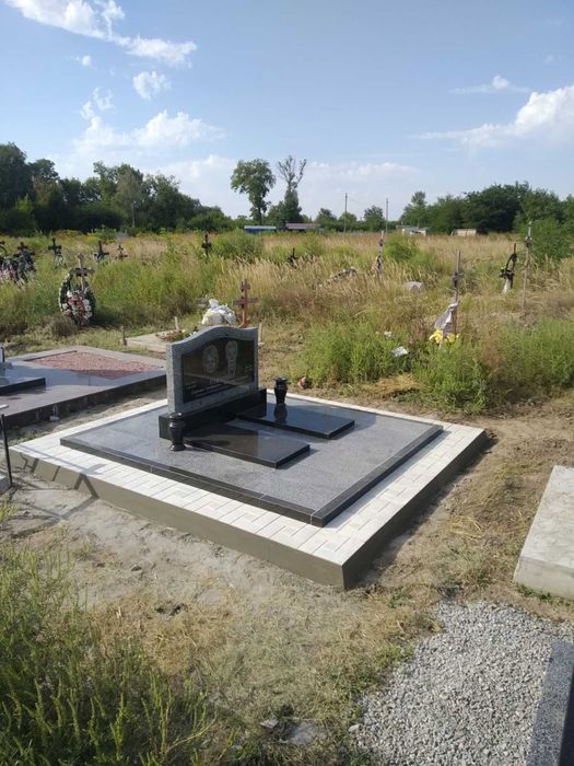 Встановлення памʼятників