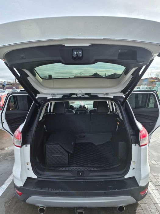 Продам Ford Escape 2013 року в максимальній комплектації Titanium.