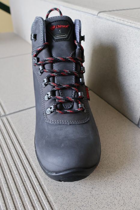 Buty trekkingowe Chiruca z podeszwą Vibram