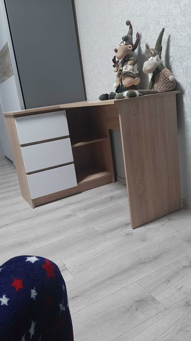 Письмовий стіл..