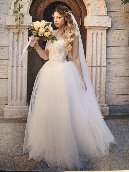 Біла Весільна сукня