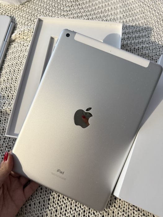 Планшет Apple iPad 10.2" (9 Gen) 256GB Wi-Fi + Cellular Silver