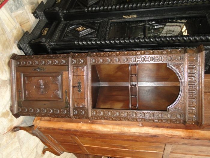 Móvel de canto em madeira trabalhada - óptimo estado