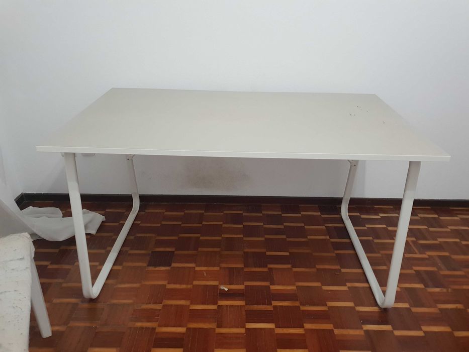 Mesa usado como novo