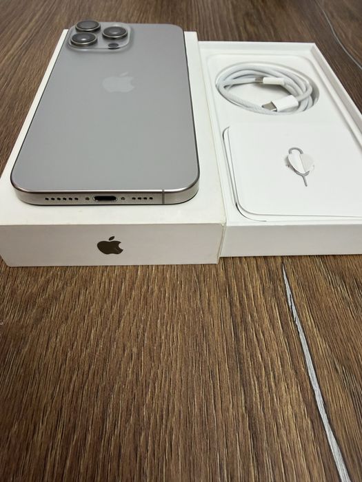 Продам Iphone 15 pro max 256 як Новий