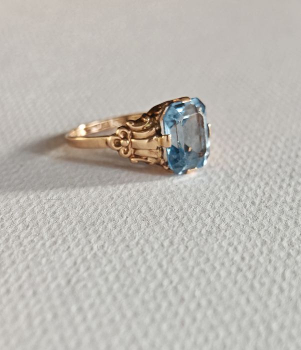 Pierścionek, złoto 18k, syntetyczny spinel, 1955 rok.