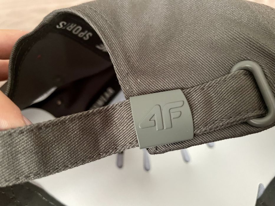 Czapka z daszkiem 4f