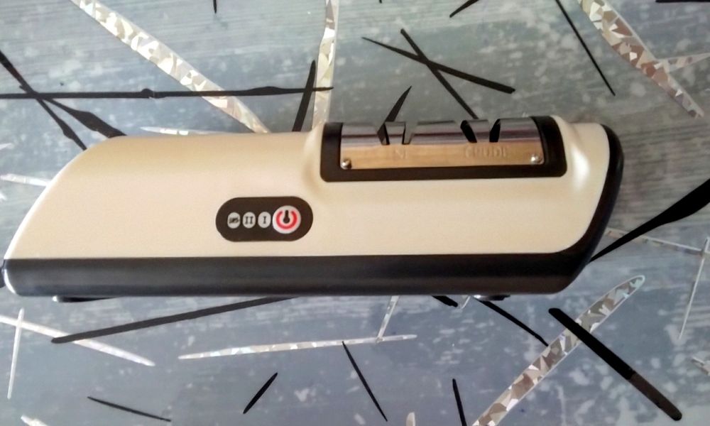 Єлектричний точильник для ножів