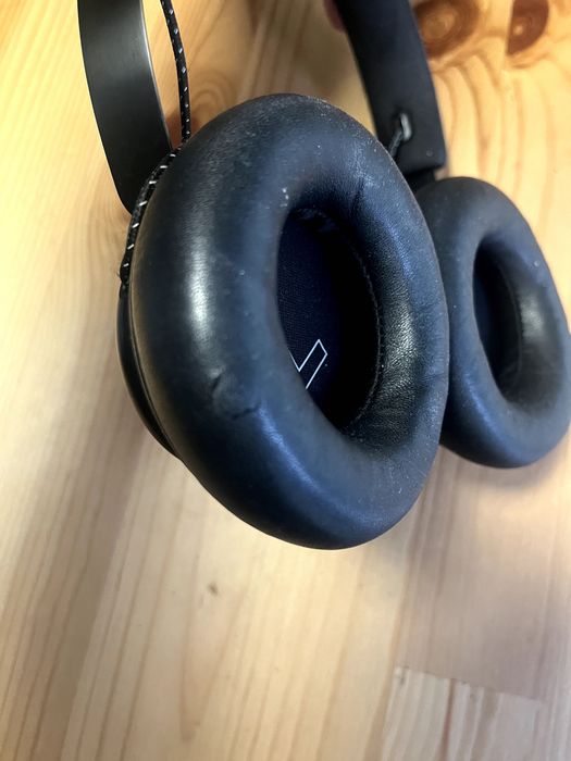 Bang & Olufsen H4 (2nd gen)