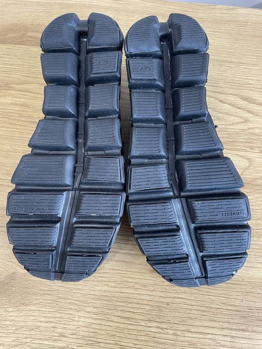 кросівки для бігу On Running Cloud 37р