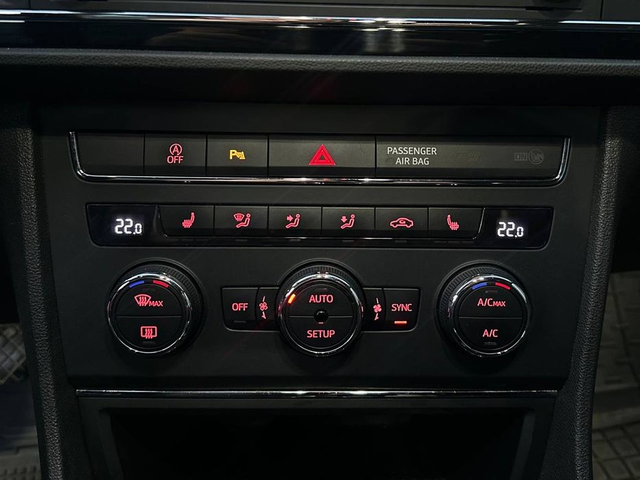 Seat Leon 2014  року, 1.6 дизель, механіка, передній привід, 323т.км