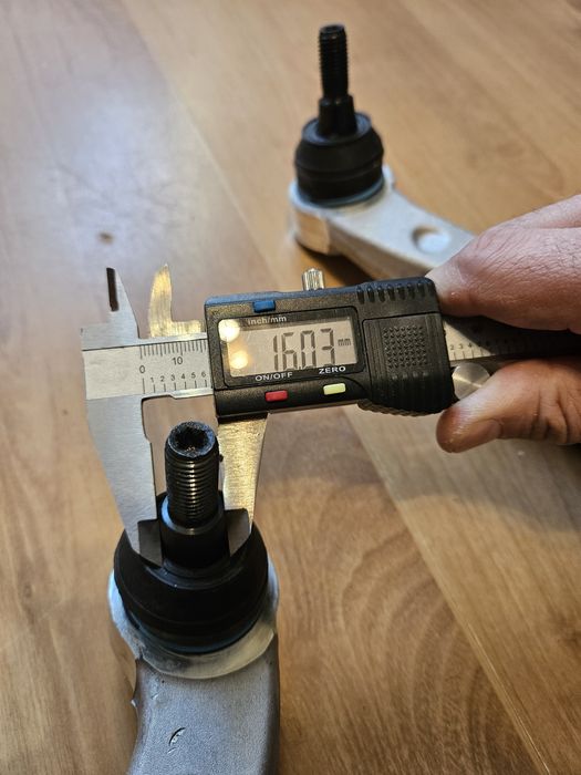 WAHACZ dolny lewy i prawy przód 'BANAN' AUDI A4 A5 Q5 B8 MS Germany