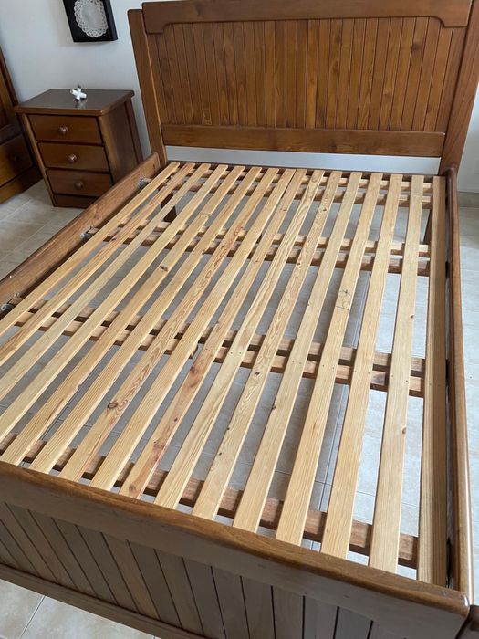 Cama de Casal 140x190 + Colchão Firme — Excelente Estado