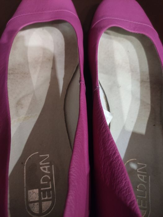 Różowe skórzane baleriny