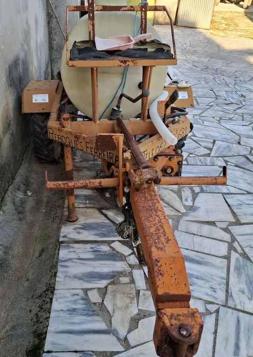 Reboque Cisterna Trator "varais" - 300 Litros