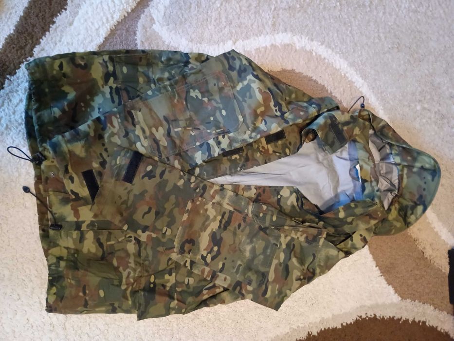 Sprzedam używany komplet ubrania na złą pogodę Straż Graniczna.