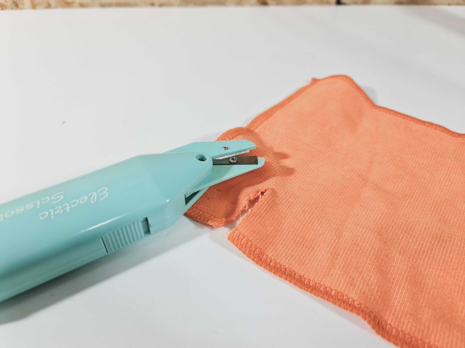 Tesoura Elétrica para papel ou tecidos finos