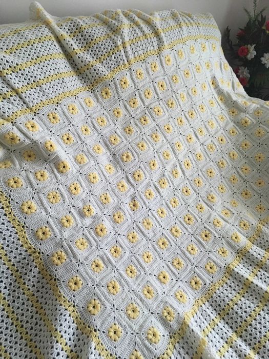 Manta Amarela e Branca para Cama de Bebé