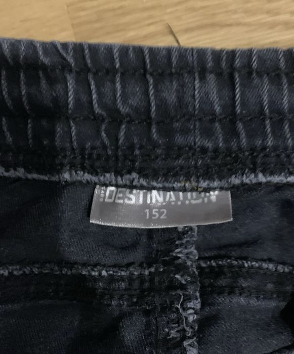 Jeansy z gumką w pasie i na nogawkach 152