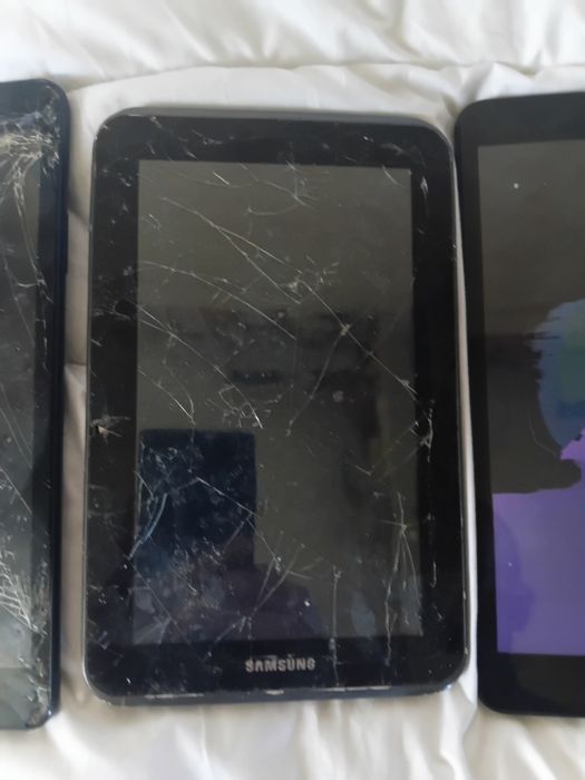 Продам 3 планшета Samsung на запчасти.