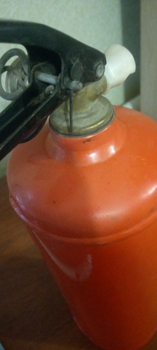 Продам вогнегасник з пломбою