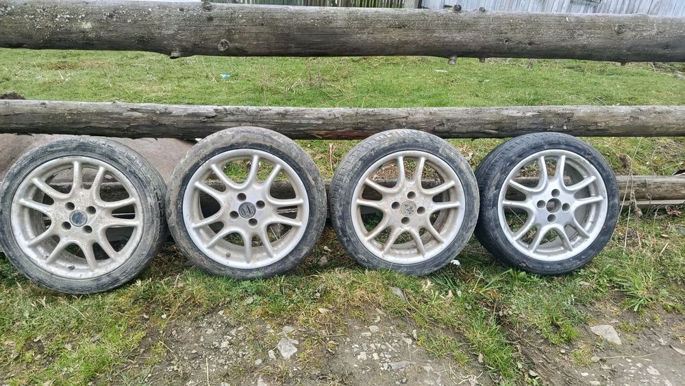 Продаж гарних титанів