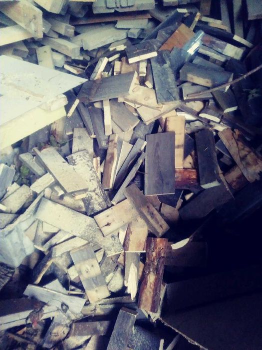 Drewno po budowie pociete