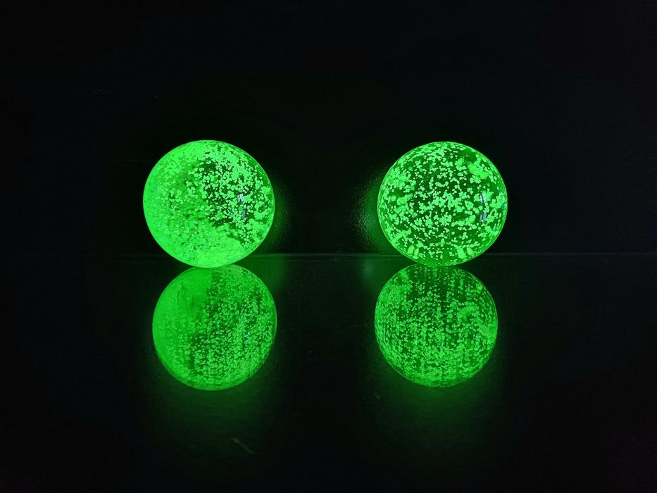 Szklane kule - fluorescencyjne - nie uranowe - 2 szt