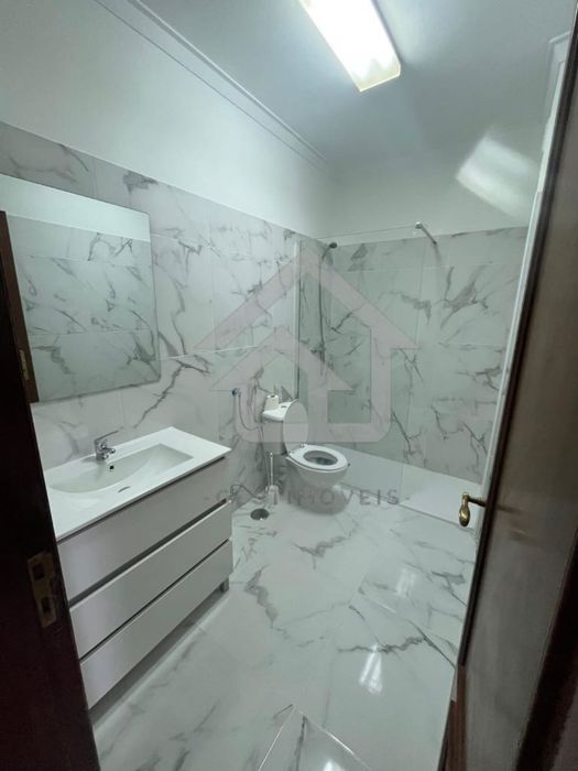 Cama em Quarto Partilhado (1 min da Estação)
