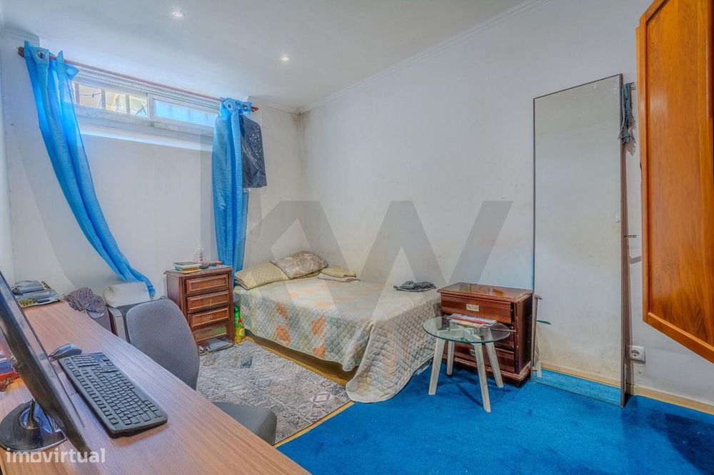 Excelente Oportunidade T2 para Investimento: Cozinha e WC Renovados, P