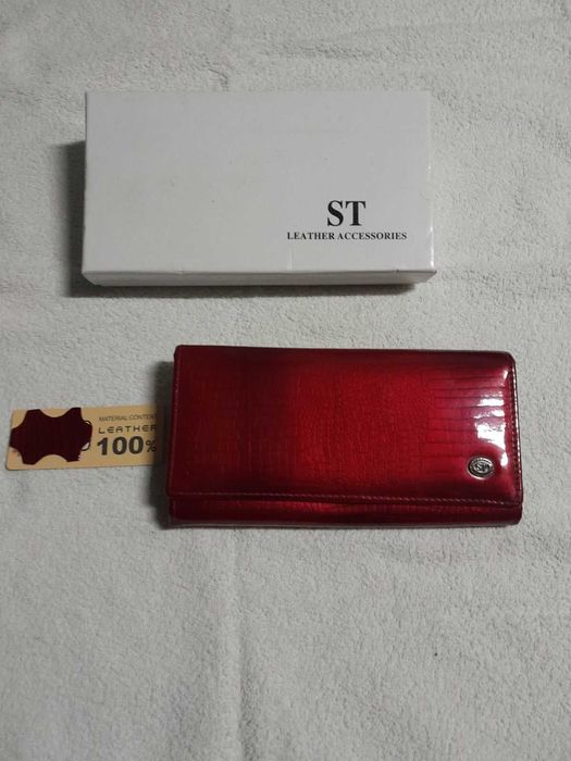 Гаманець з натуральної шкіри лакований ST LEATHER ACCTSSORIES червоний
