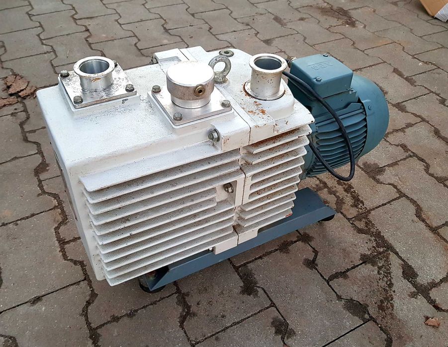 LEYBOLD Dwustopniowa Pompa Łopatkowa D30A Silnik AEG AM90SX