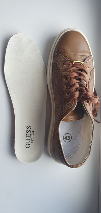 Сникерсы мужские Guess