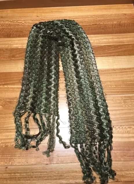 Cachecol de tricô em tons de verde