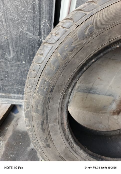 Шина б/у продам .