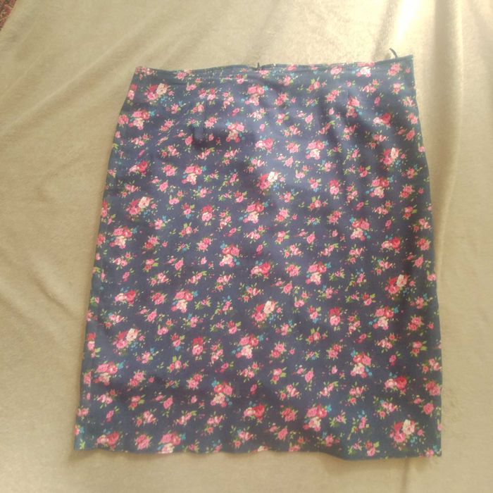 Spódnica kolor jeansowy w kwiatki r. 48