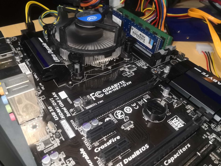Gigabyte GA-H87-D3H LGA1150 + I/O Shield | Opção i5-4570