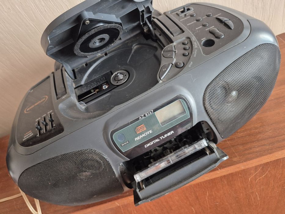 Магнітола - радіоприймач  Magnavox (Philips) AZ8267 переносна, б/в