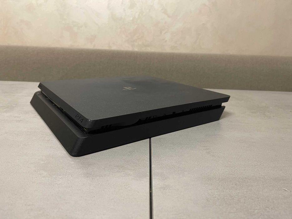 Ігрова приставка Sony Playstation PS4 CUH-2215B Slim, 500GB