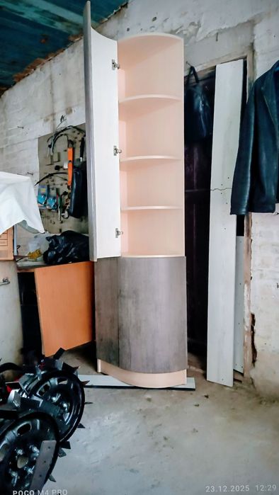 Продам кухонний кутовий шкаф.